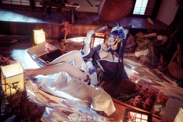    露兒大魔王《碧蓝航线》武藏COS，精致和风与极致御姐气质的梦幻结合，性感写真，极品视觉盛宴第17张图片