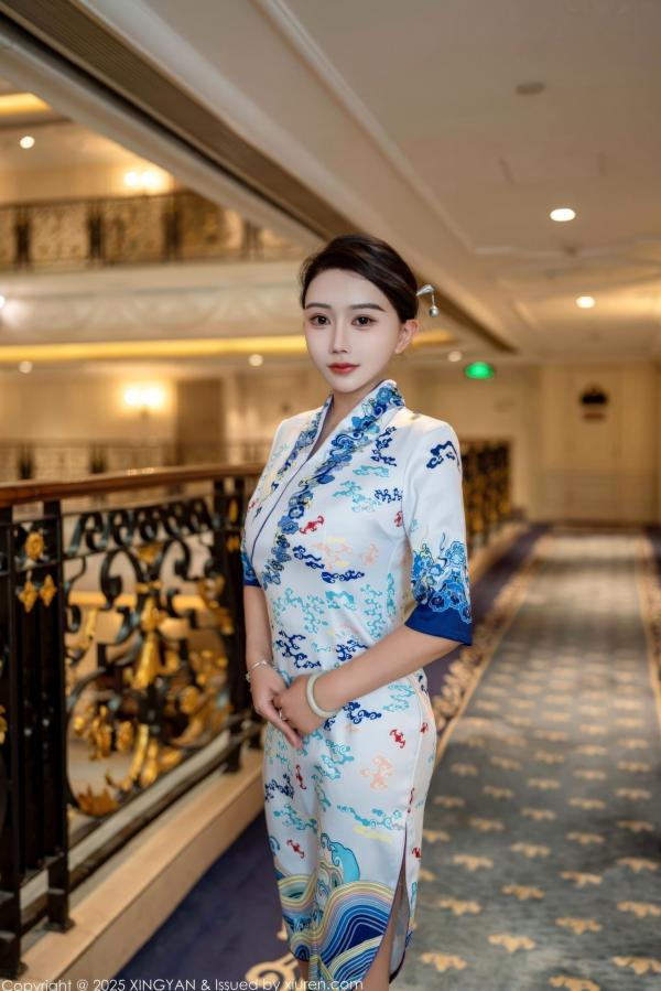    XingYan星颜社-435-李若汐：白色蓝印花旗袍诱惑，室内私房丝袜美腿，极致东方风情演绎 - 2025.11.27第1张图片