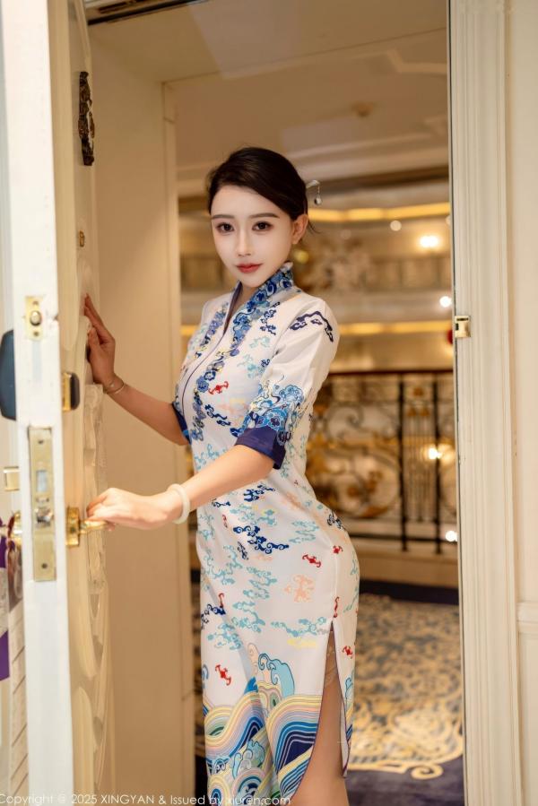    XingYan星颜社-435-李若汐：白色蓝印花旗袍诱惑，室内私房丝袜美腿，极致东方风情演绎 - 2025.11.27第11张图片
