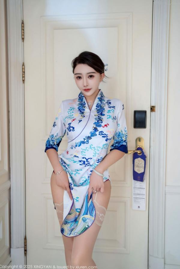    XingYan星颜社-435-李若汐：白色蓝印花旗袍诱惑，室内私房丝袜美腿，极致东方风情演绎 - 2025.11.27第14张图片