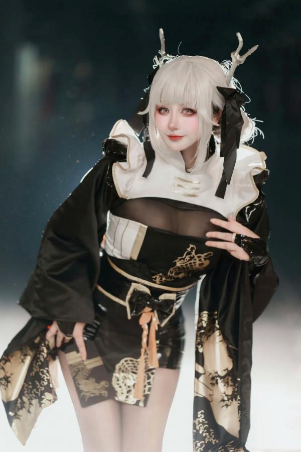    酒酿促织nya_白兔Cosplay漫展精选，黑金国风绝美动人，清冷少女的二次元梦幻秀第1张图片