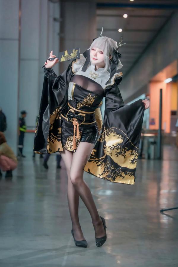    酒酿促织nya_白兔Cosplay漫展精选，黑金国风绝美动人，清冷少女的二次元梦幻秀第2张图片