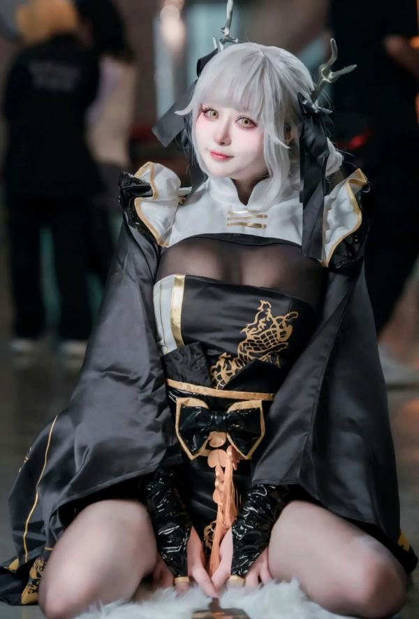    酒酿促织nya_白兔Cosplay漫展精选，黑金国风绝美动人，清冷少女的二次元梦幻秀第4张图片