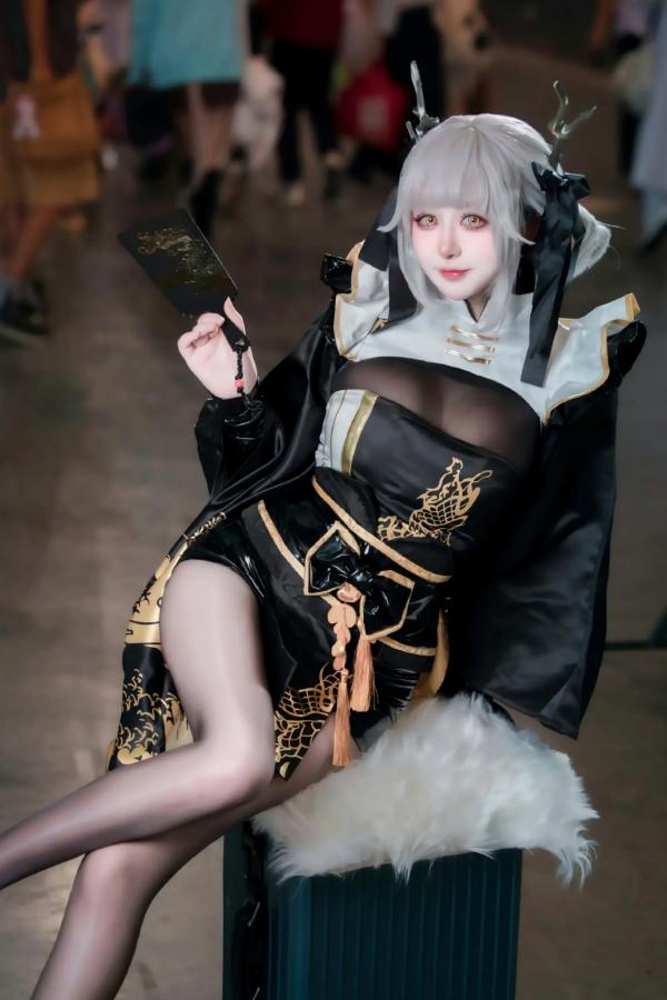    酒酿促织nya_白兔Cosplay漫展精选，黑金国风绝美动人，清冷少女的二次元梦幻秀第5张图片