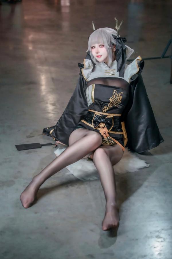    酒酿促织nya_白兔Cosplay漫展精选，黑金国风绝美动人，清冷少女的二次元梦幻秀第7张图片