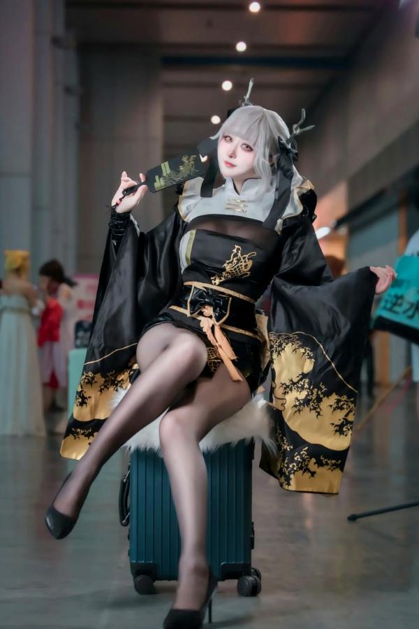    酒酿促织nya_白兔Cosplay漫展精选，黑金国风绝美动人，清冷少女的二次元梦幻秀第8张图片