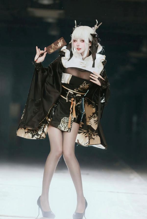   酒酿促织nya_白兔Cosplay漫展精选，黑金国风绝美动人，清冷少女的二次元梦幻秀第9张图片