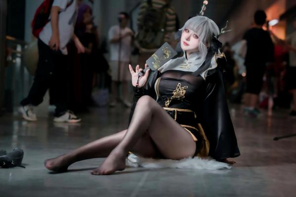    酒酿促织nya_白兔Cosplay漫展精选，黑金国风绝美动人，清冷少女的二次元梦幻秀第11张图片