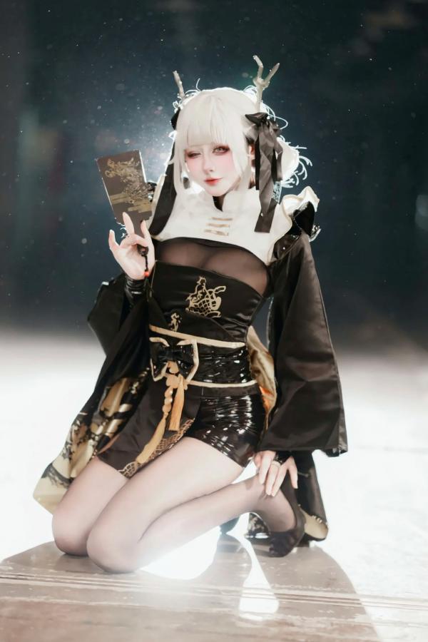    酒酿促织nya_白兔Cosplay漫展精选，黑金国风绝美动人，清冷少女的二次元梦幻秀第13张图片