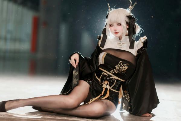    酒酿促织nya_白兔Cosplay漫展精选，黑金国风绝美动人，清冷少女的二次元梦幻秀第14张图片