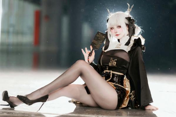    酒酿促织nya_白兔Cosplay漫展精选，黑金国风绝美动人，清冷少女的二次元梦幻秀第15张图片