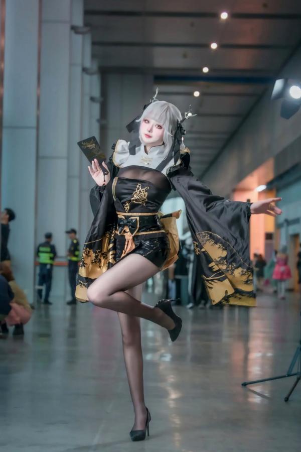    酒酿促织nya_白兔Cosplay漫展精选，黑金国风绝美动人，清冷少女的二次元梦幻秀第19张图片