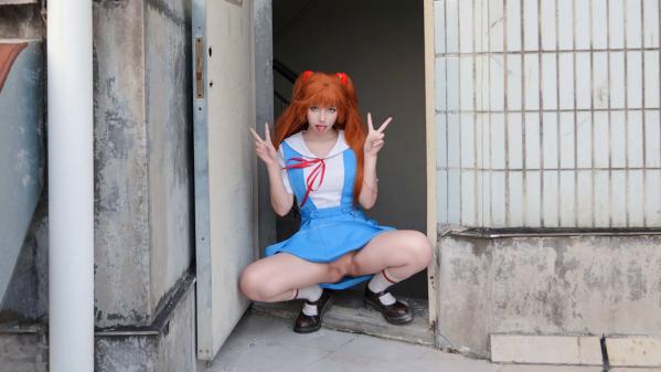    绞肉姬 Asuka新世纪福音战士明日香COS，户外天台清纯校服美腿大尺度福利秀第11张图片