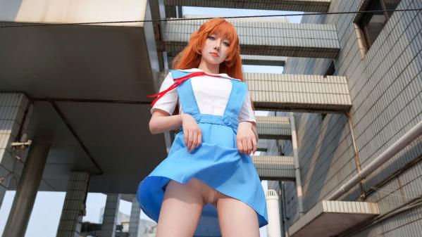    绞肉姬 Asuka新世纪福音战士明日香COS，户外天台清纯校服美腿大尺度福利秀第13张图片