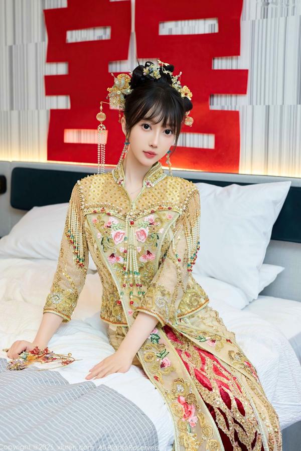    秀人网第10567期：玥儿玥er金色中式新娘装诱惑，精美头饰下的私房性感婚纱大尺度写真第10张图片