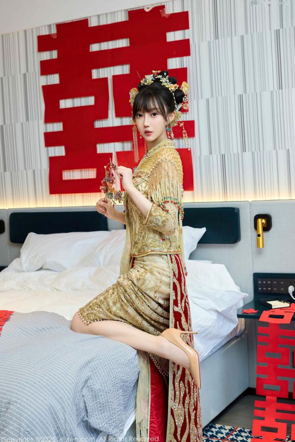    秀人网第10567期：玥儿玥er金色中式新娘装诱惑，精美头饰下的私房性感婚纱大尺度写真第17张图片