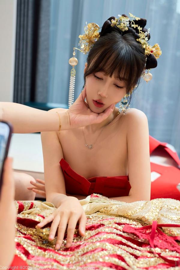    秀人网第10567期：玥儿玥er金色中式新娘装诱惑，精美头饰下的私房性感婚纱大尺度写真第66张图片