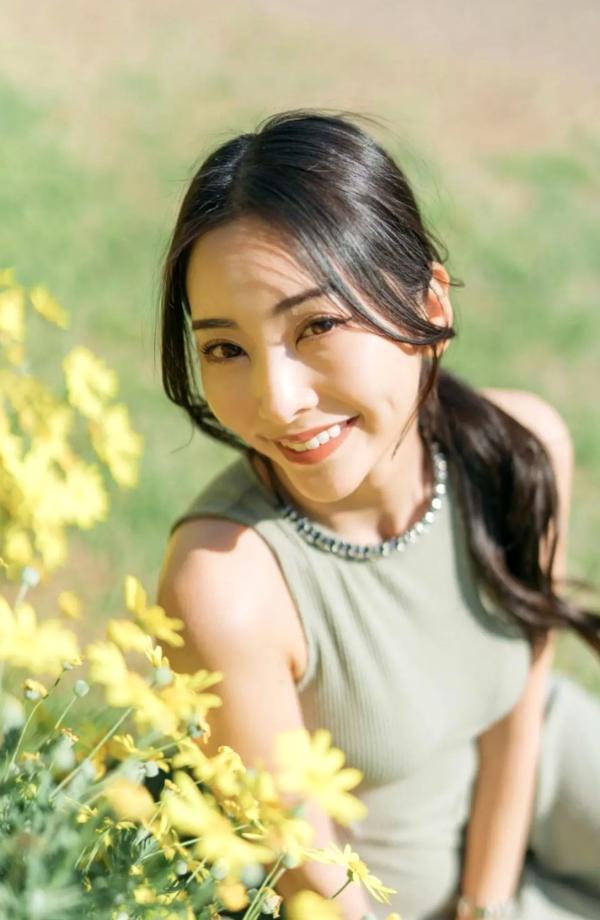   Makoto Minami 南真琴 - Lemonade 清新街拍与惬意私房照，优雅女神唯美写真第75张图片