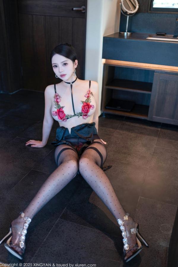    XingYan星颜社-433-大美妞儿-室内私房黑色刺绣内衣诱惑，OL制服风格黑丝美腿写真-2025.11.25第45张图片