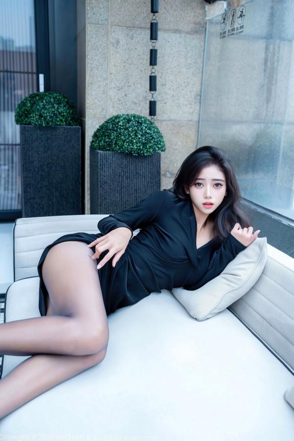 时安安Camellia 时安安  XingYan星颜社-426-时安安：都市高冷女神黑色连衣裙黑丝私房写真，极致诱惑，展现绝美身姿与都市轻熟魅力第11张图片