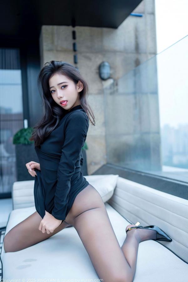 时安安Camellia 时安安  XingYan星颜社-426-时安安：都市高冷女神黑色连衣裙黑丝私房写真，极致诱惑，展现绝美身姿与都市轻熟魅力第47张图片