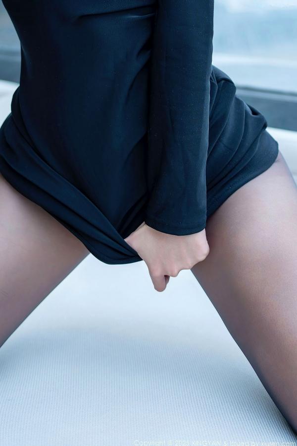 时安安Camellia 时安安  XingYan星颜社-426-时安安：都市高冷女神黑色连衣裙黑丝私房写真，极致诱惑，展现绝美身姿与都市轻熟魅力第73张图片