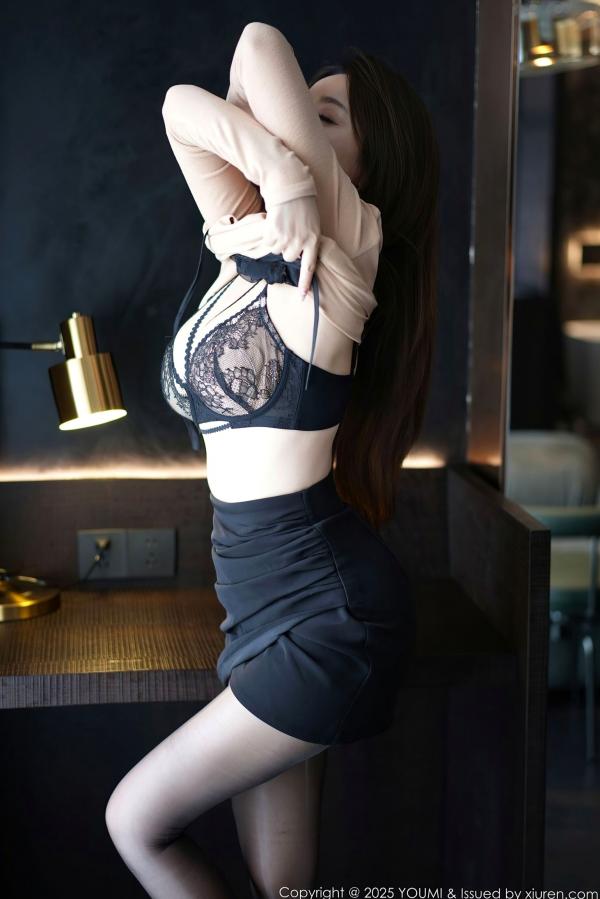    YouMi尤蜜荟-1172-桃桃·夭夭twins-职场OL风格-紧身T恤黑短裙-黑丝美腿-高跟鞋诱惑-知性魅力写真-2025.10.11第52张图片