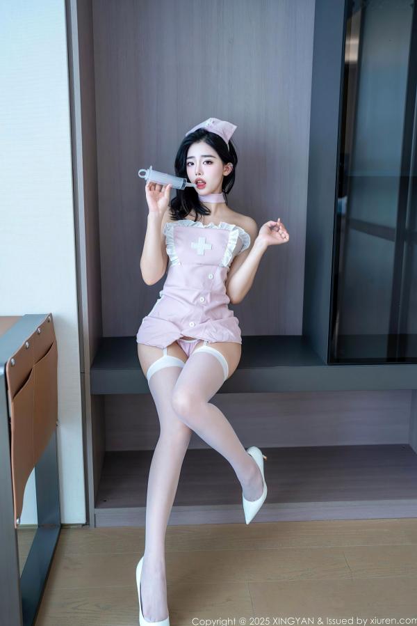    星颜社425-阮福福-浅粉色情趣护士服制服诱惑-白色吊带袜白丝角色扮演写真-2025.11.12第4张图片
