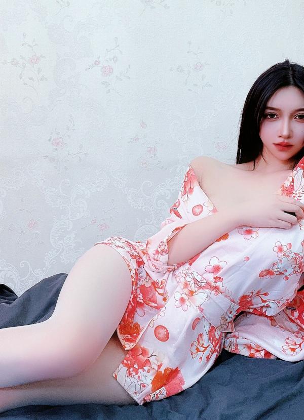    姐姐Lalion - 粉嫩樱花睡袍诱惑，白色丝袜美腿室内私房写真实拍第14张图片