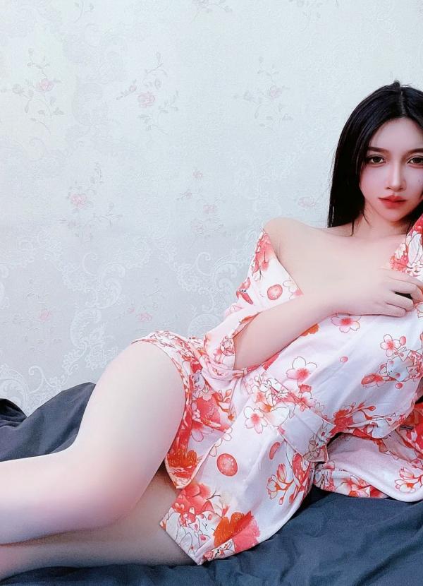    姐姐Lalion - 粉嫩樱花睡袍诱惑，白色丝袜美腿室内私房写真实拍第16张图片