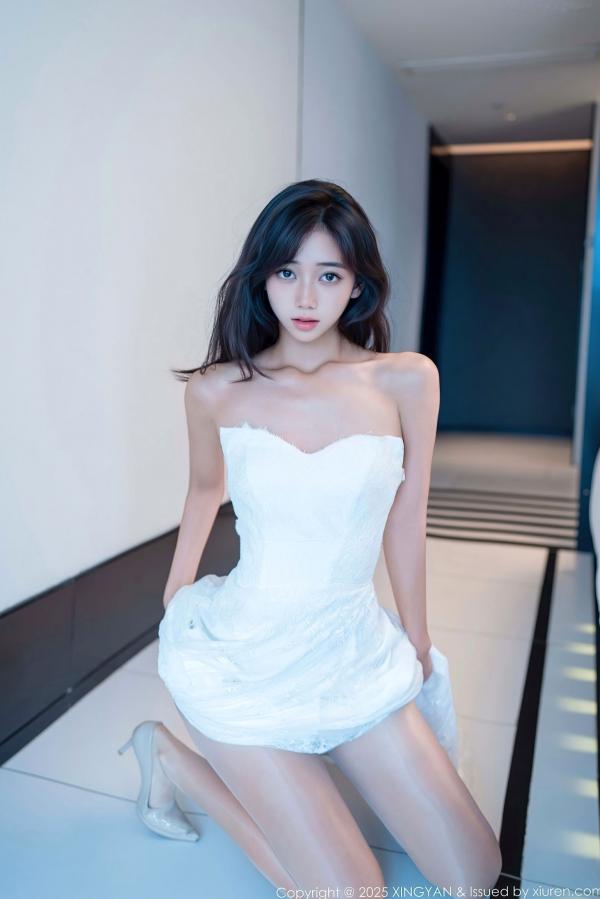 时安安Camellia 时安安  星颜社时安安419白色抹胸连衣裙白丝私房照，清纯女神极致诱惑，尽显曼妙身姿与极致美腿第21张图片