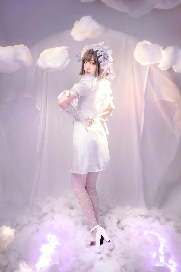    Ely_eee(ElyEE子) - Cloudy Dreaming 雲朵夢境，梦幻纯白蕾丝萝莉写真，绝美光影打造治愈系少女梦境视觉盛宴第2张图片