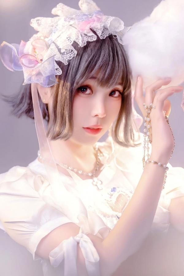    Ely_eee(ElyEE子) - Cloudy Dreaming 雲朵夢境，梦幻纯白蕾丝萝莉写真，绝美光影打造治愈系少女梦境视觉盛宴第4张图片