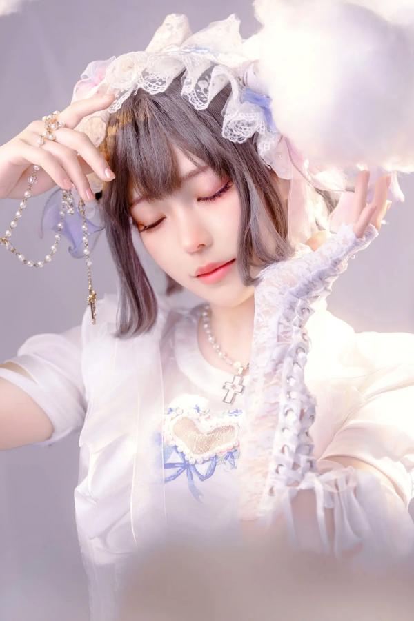    Ely_eee(ElyEE子) - Cloudy Dreaming 雲朵夢境，梦幻纯白蕾丝萝莉写真，绝美光影打造治愈系少女梦境视觉盛宴第5张图片