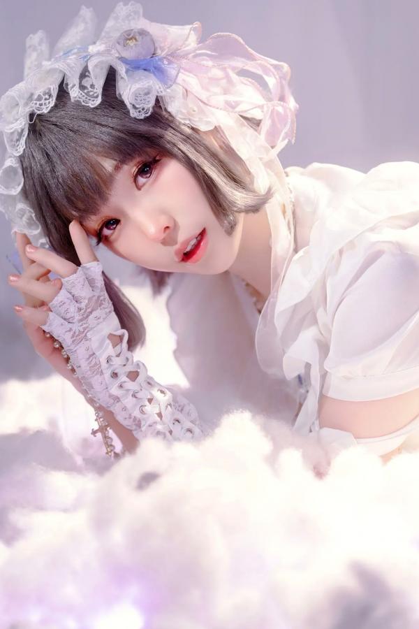    Ely_eee(ElyEE子) - Cloudy Dreaming 雲朵夢境，梦幻纯白蕾丝萝莉写真，绝美光影打造治愈系少女梦境视觉盛宴第11张图片