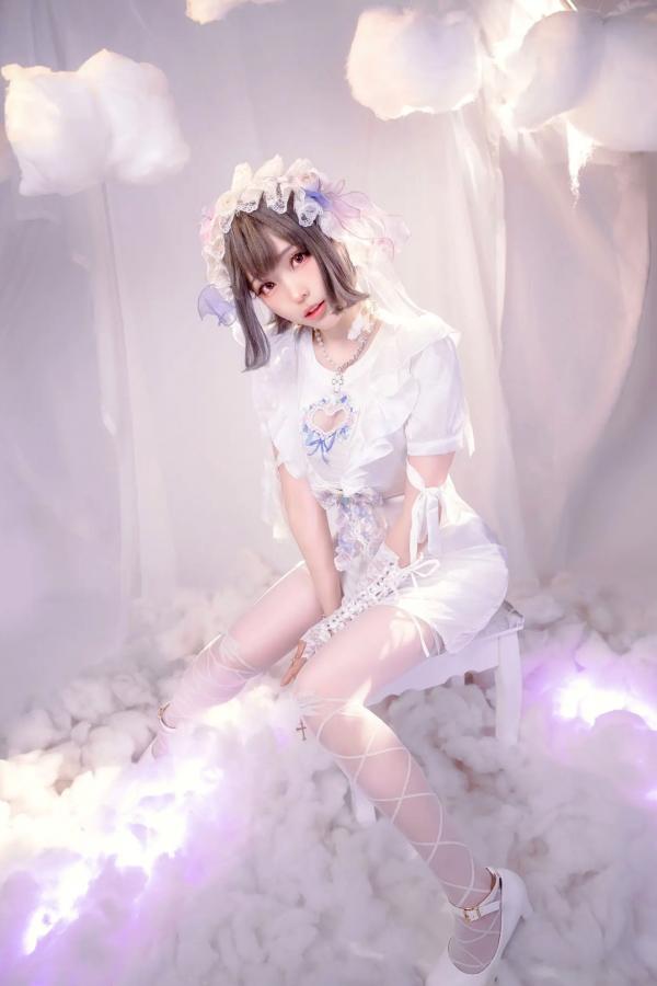    Ely_eee(ElyEE子) - Cloudy Dreaming 雲朵夢境，梦幻纯白蕾丝萝莉写真，绝美光影打造治愈系少女梦境视觉盛宴第23张图片