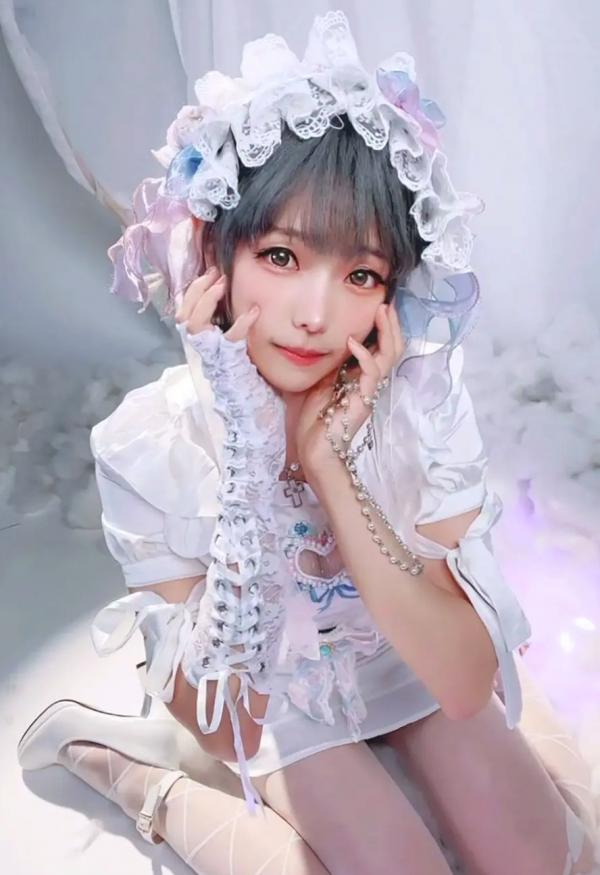    Ely_eee(ElyEE子) - Cloudy Dreaming 雲朵夢境，梦幻纯白蕾丝萝莉写真，绝美光影打造治愈系少女梦境视觉盛宴第25张图片
