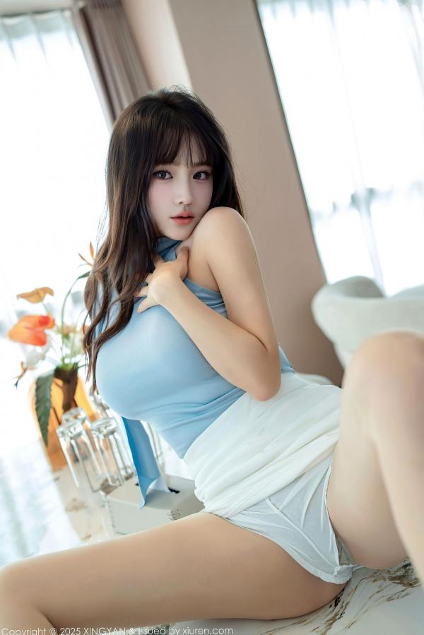   星颜社沈南汐RuRu室内气质写真，淡蓝抹胸搭配包臀裙，纯欲性感，展现迷人魅力第16张图片