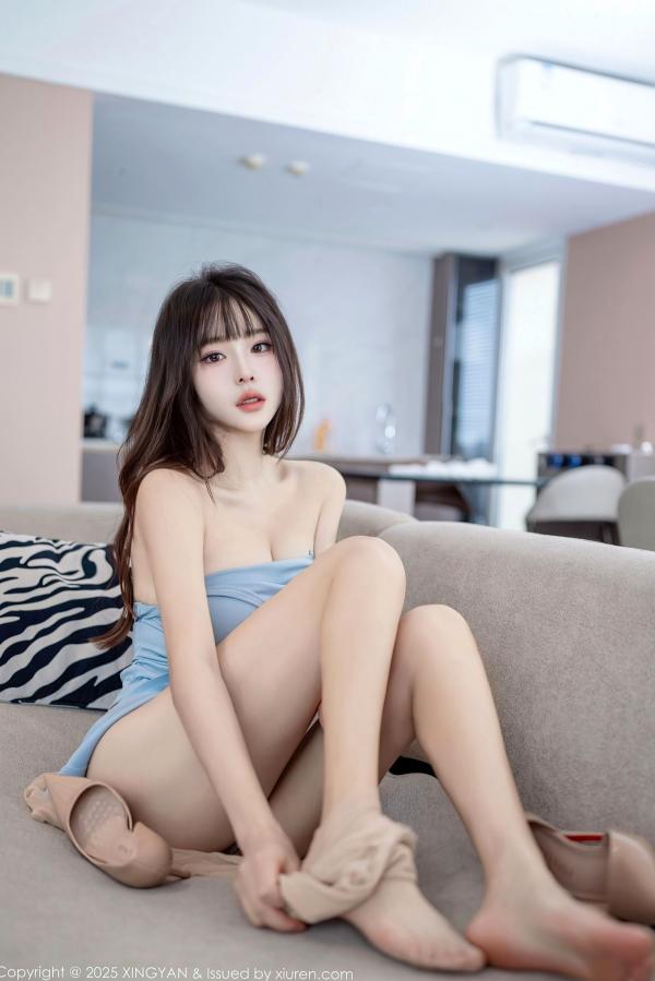    星颜社沈南汐RuRu室内气质写真，淡蓝抹胸搭配包臀裙，纯欲性感，展现迷人魅力第65张图片
