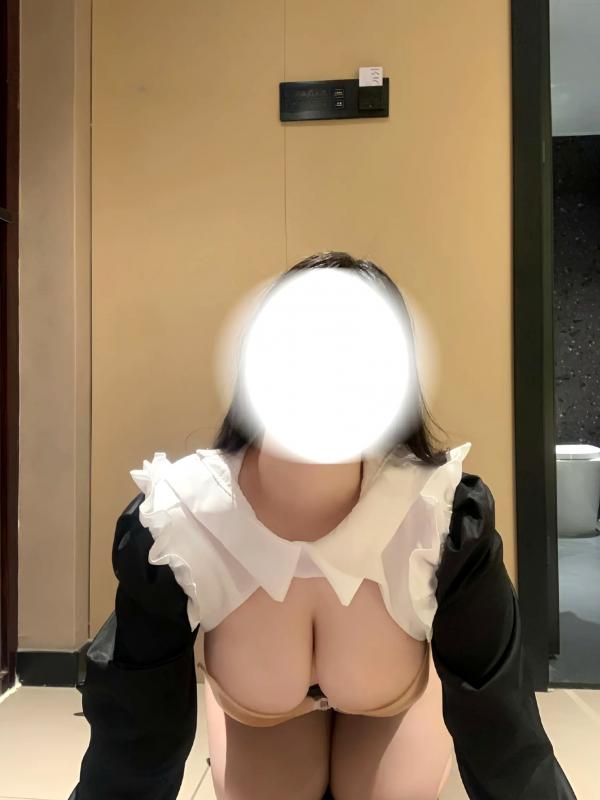    咩咩阿银 - 修女系列：大尺度改良制服私房写真，极致性感诱惑视觉盛宴第8张图片