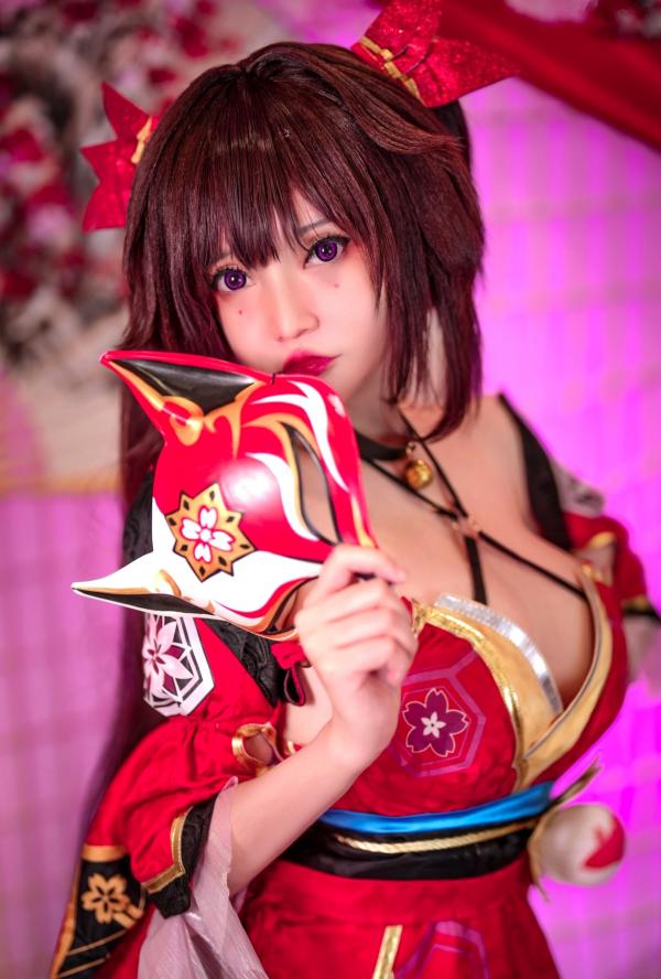    Potato-Godzilla花火Cosplay写真：崩坏星穹铁道同人，性感还原，精致妆容与绝美身姿，呈现极致二次元诱惑第8张图片