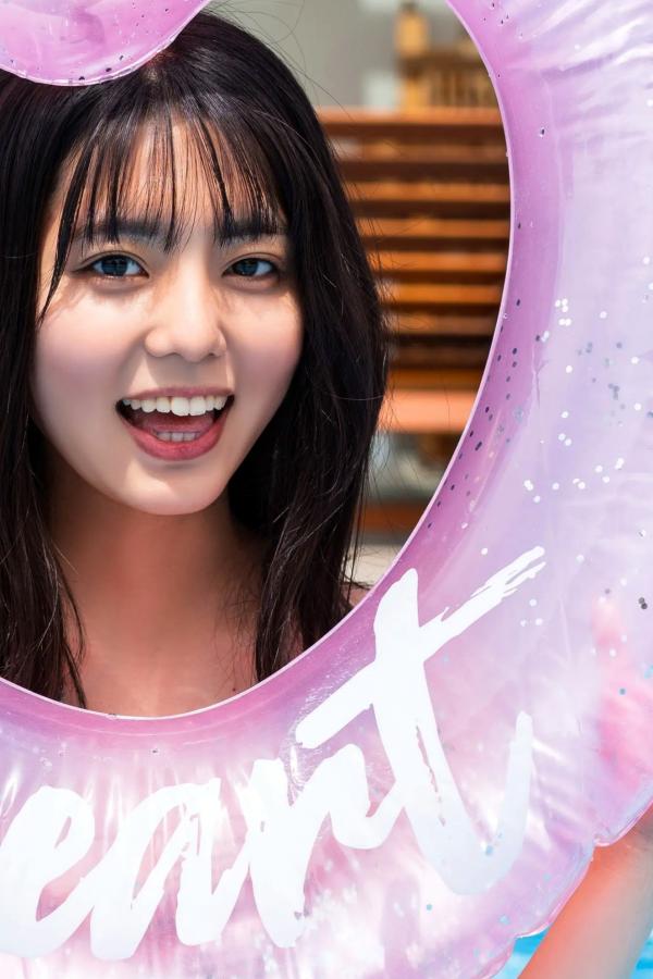    松島かのん - 夏の光、はじけて（夏日泳池与柔美私房，清纯少女居家系列，极致甜美与活力展现，优质精选写真）第28张图片