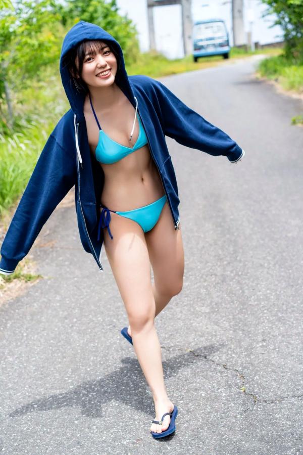    松島かのん - 夏の光、はじけて（夏日泳池与柔美私房，清纯少女居家系列，极致甜美与活力展现，优质精选写真）第50张图片