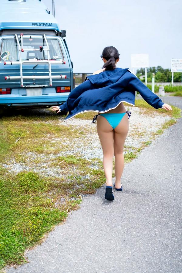    松島かのん - 夏の光、はじけて（夏日泳池与柔美私房，清纯少女居家系列，极致甜美与活力展现，优质精选写真）第51张图片