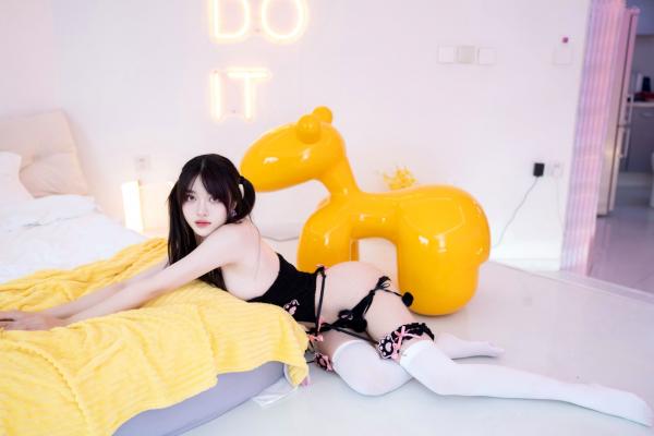    XR-Uncensored-白露lulu-猫咪情趣内衣白丝套装-XingYan星颜社-居家私房双马尾纯欲写真第24张图片