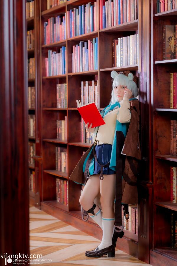    Fantasy-Factory-小丁Ding-明日方舟真理Cosplay-图书馆学霸眼镜娘制服写真-Arknights-Истина第3张图片