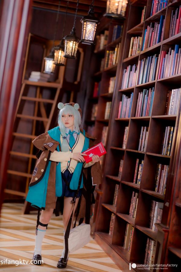    Fantasy-Factory-小丁Ding-明日方舟真理Cosplay-图书馆学霸眼镜娘制服写真-Arknights-Истина第5张图片