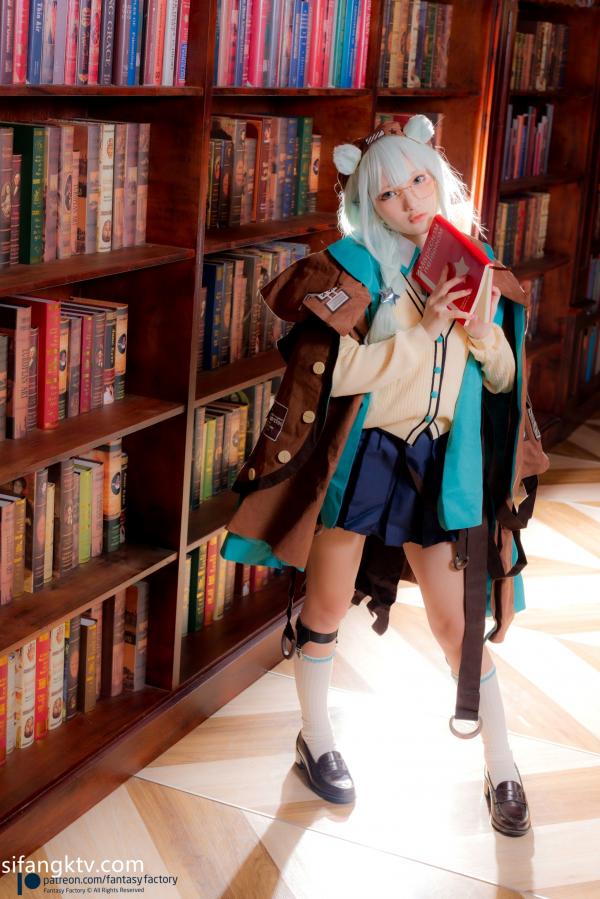    Fantasy-Factory-小丁Ding-明日方舟真理Cosplay-图书馆学霸眼镜娘制服写真-Arknights-Истина第10张图片