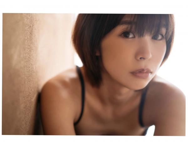    真中つぐ - 恋愛情緒：短发清纯美女私房照，尽显优雅与细腻肤质的治愈系视觉盛宴第46张图片