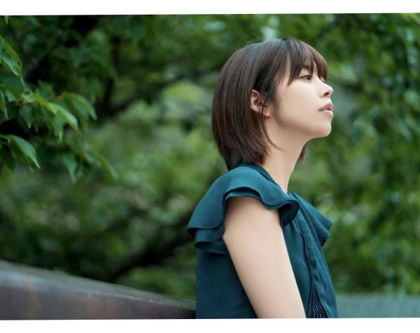    真中つぐ - 恋愛情緒：短发清纯美女私房照，尽显优雅与细腻肤质的治愈系视觉盛宴第76张图片